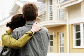 An embracing couple looks forward toward their home | Probate in Jacksonville, FL